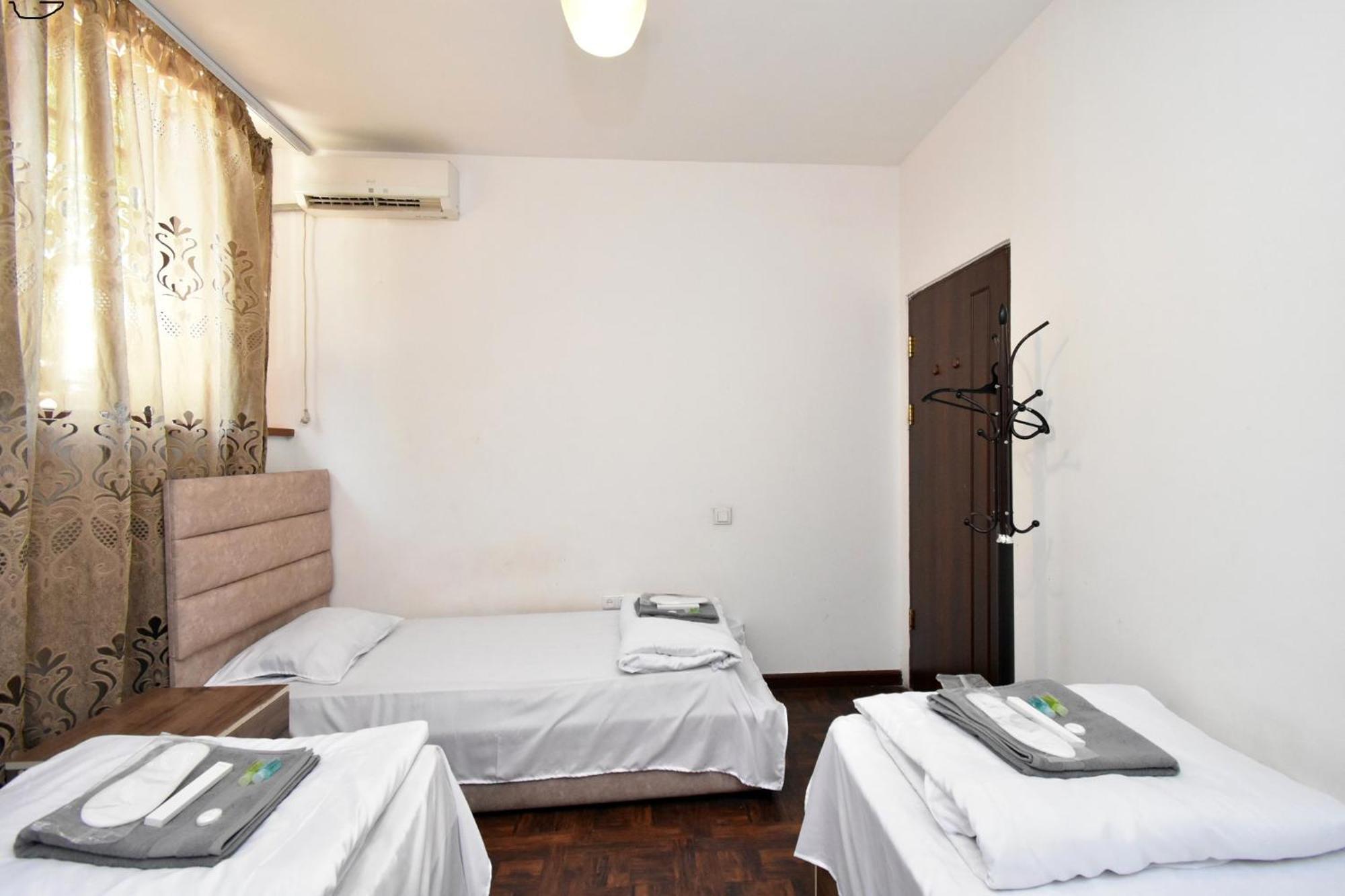 A&S Hotel Erevan Esterno foto