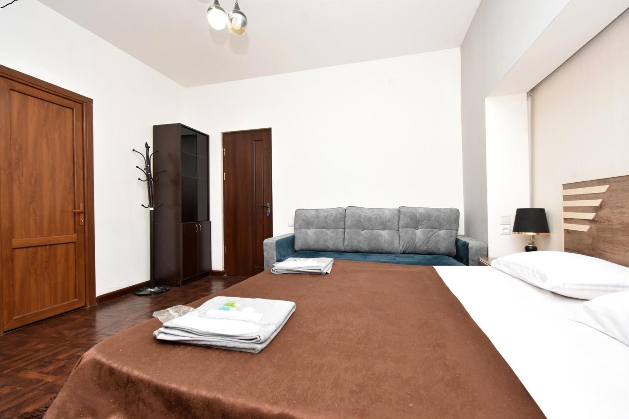 A&S Hotel Erevan Esterno foto